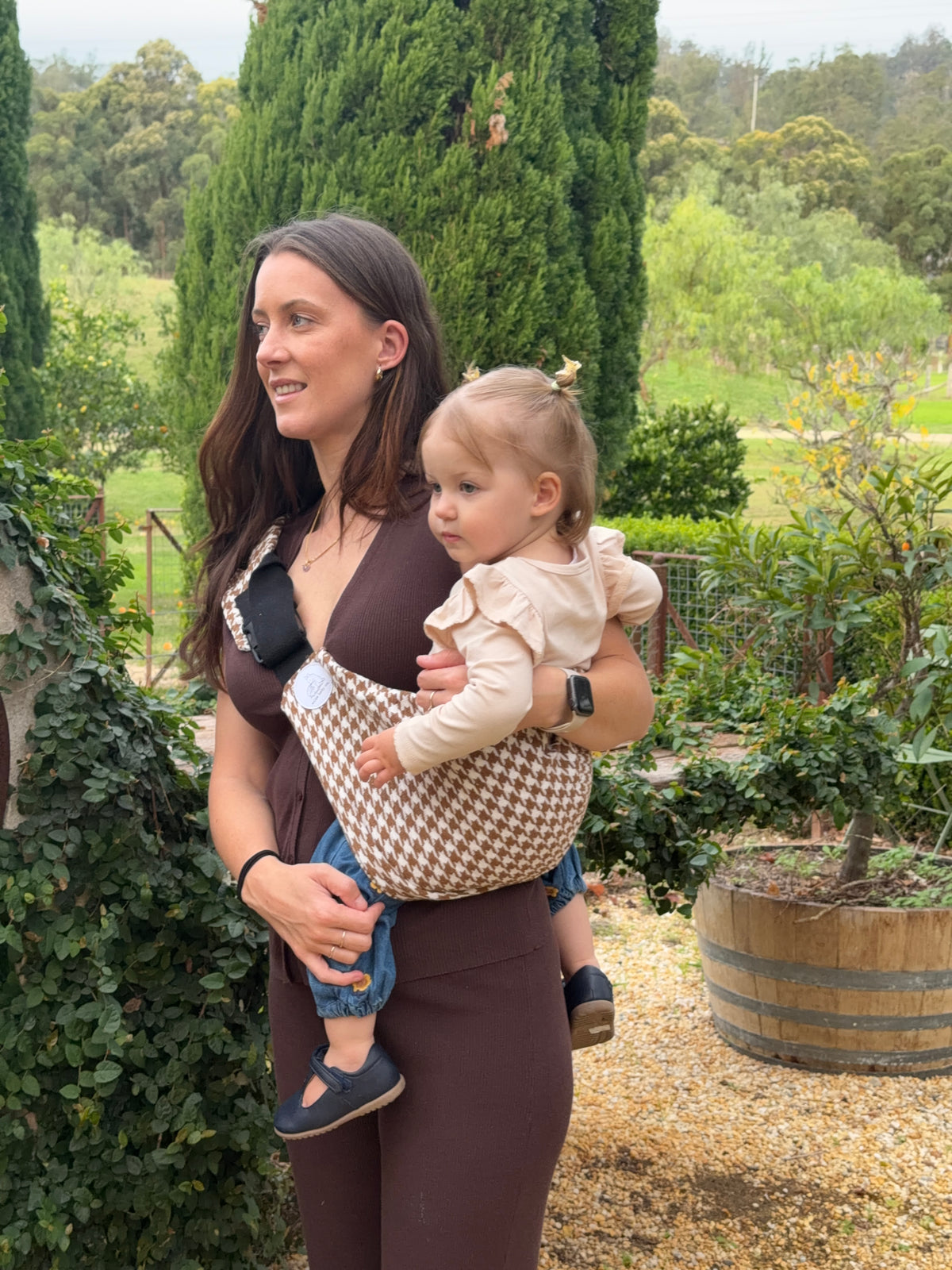 Dune | mum carrying toddler outside in EVER carrier